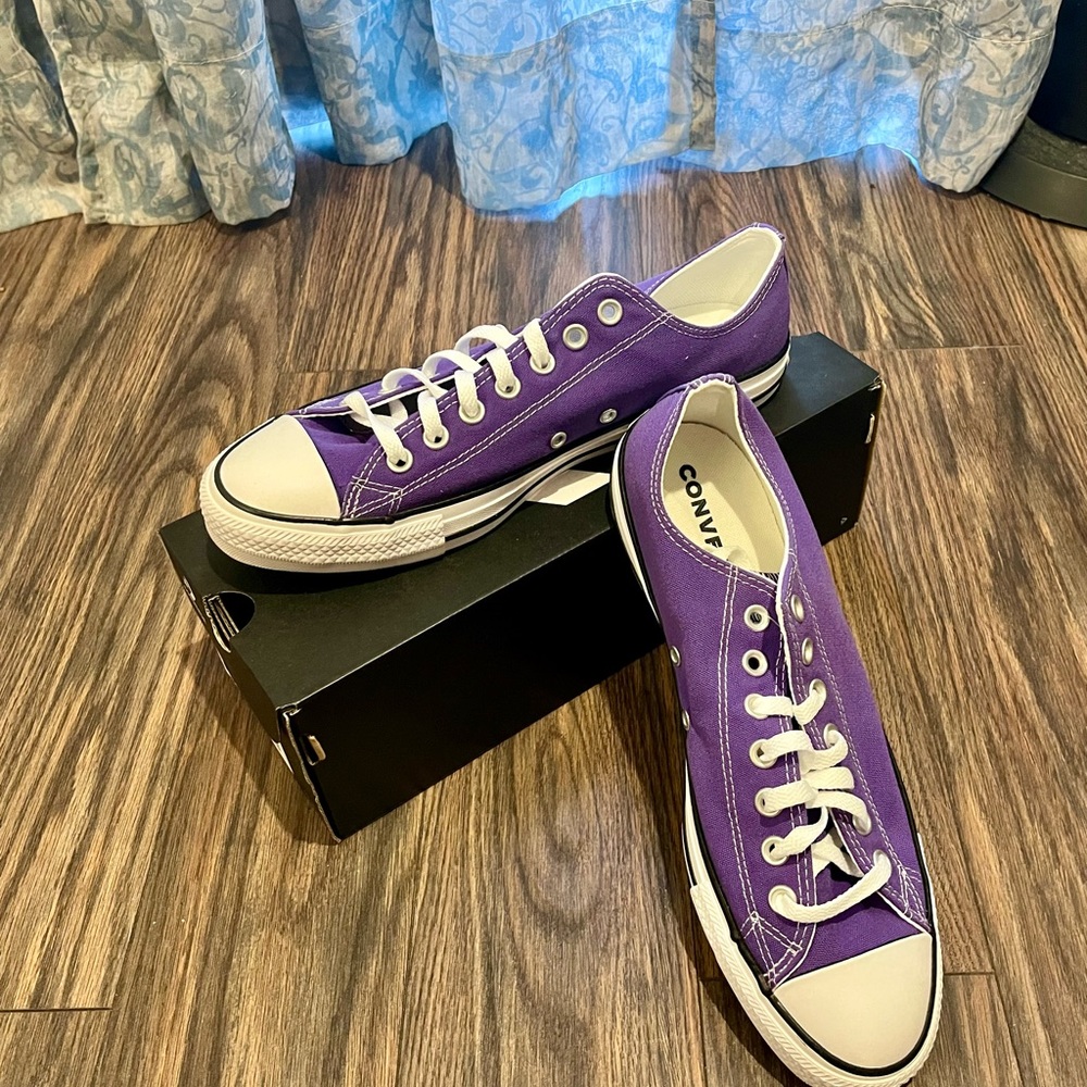 Purple Low Top Converse Chuck Taylors Women’s 11.5 Men’s 9.5 New in Box